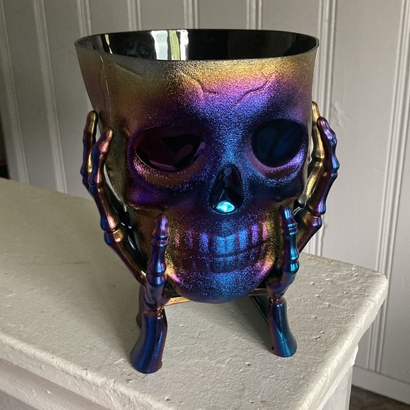 NWT Purple Iridescent Oil Slick Skull 💀 in Hands Snack or Candy Bowl Decoration - Picture 15 of 16
